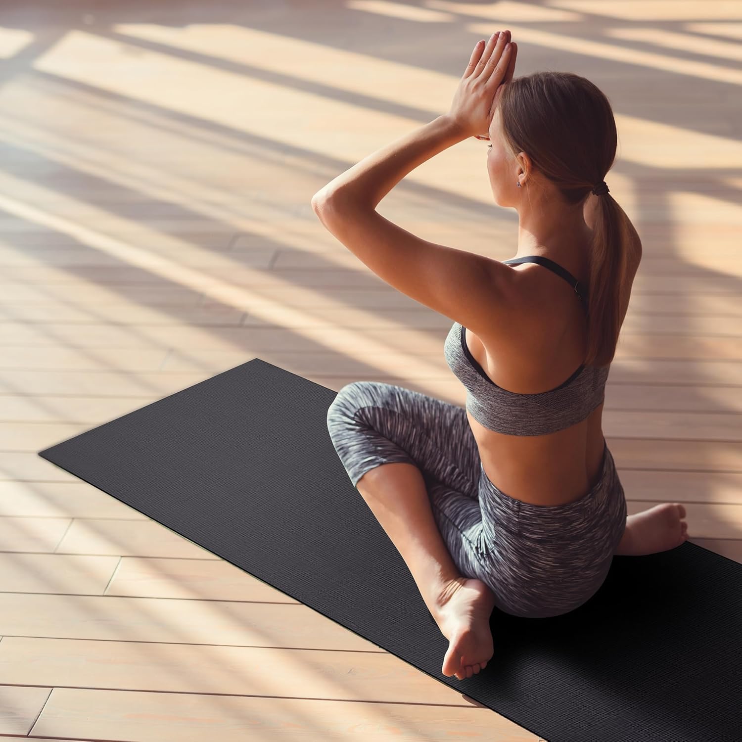 Tapete de yoga grueso con superficie antideslizante