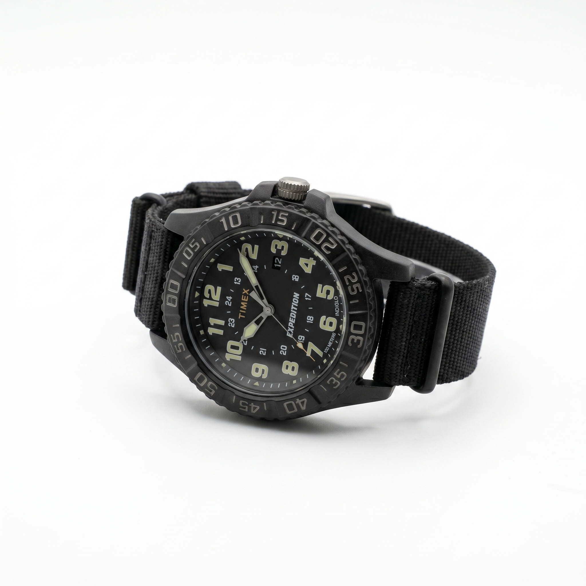 Reloj tactico Timex Expedition - angulo tres cuartos detalle dial